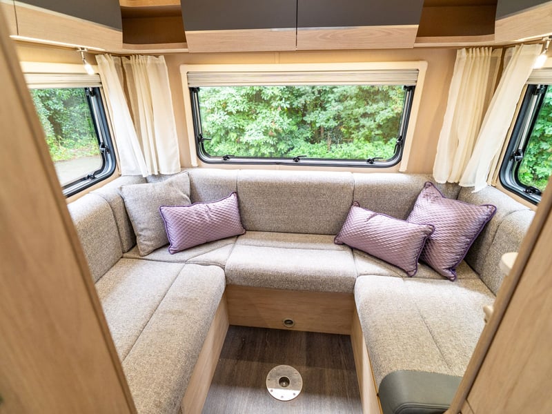 6 Berth Auto-Trail Expedition C72 OR £45,000