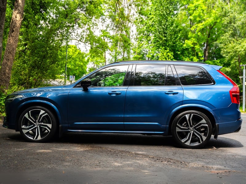 Volvo XC90 B5 R-Design OR £25,000