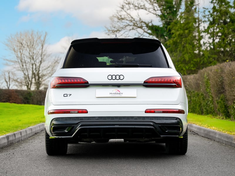 Black Edition Audi Q7 or £25,000