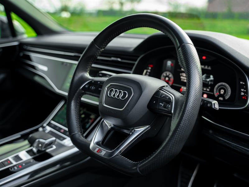 Black Edition Audi Q7 or £25,000
