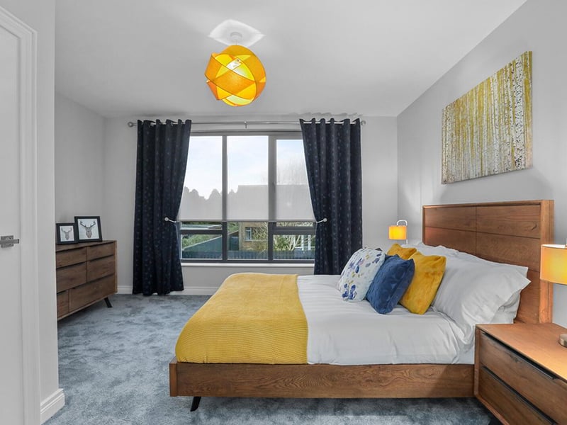 New 3 Bed Apartment & Range Rover Sport