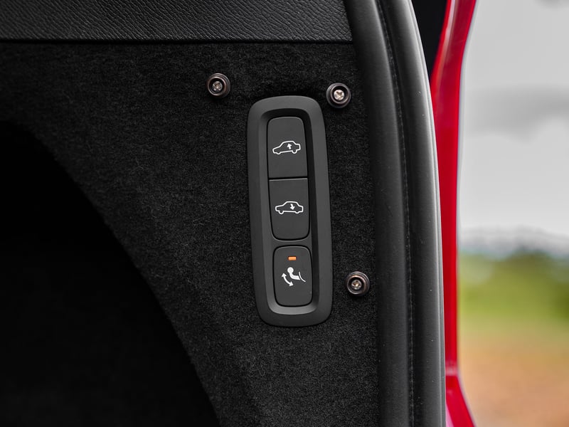 2022 Volvo XC90 R-Design or £30,000