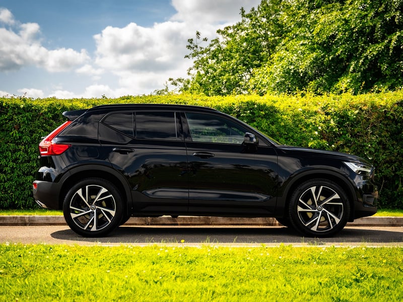 Volvo XC40 D4 R-Design Pro OR £15,000