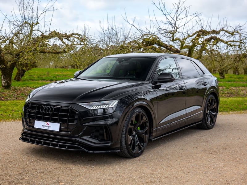 Black Audi Q8 50 TDI Quattro or £30,000