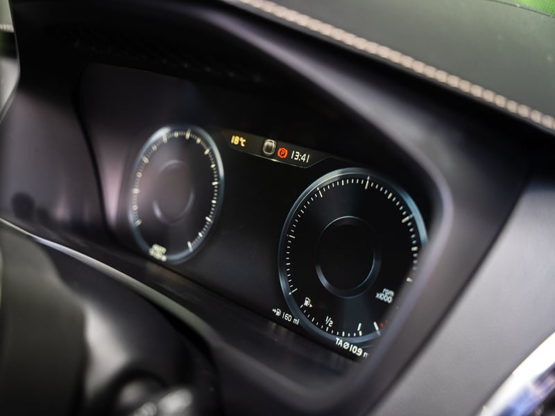 Volvo XC90 B5 R-Design OR £25,000