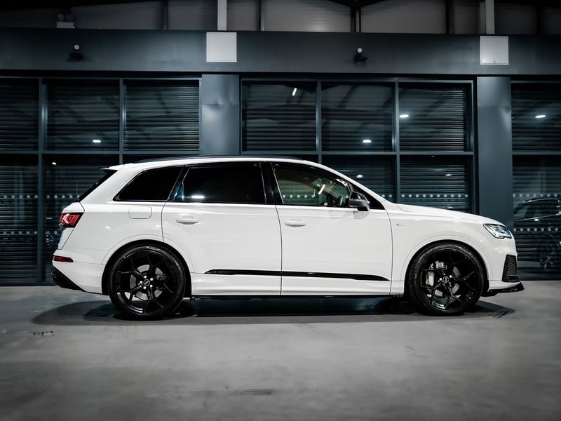 Audi Q7 S-Line Quattro OR £30,000