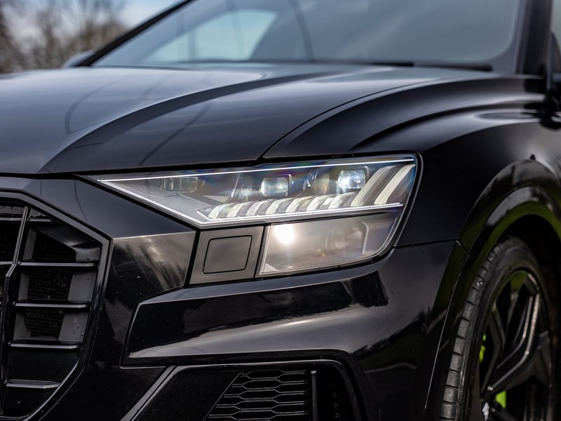 Black Audi Q8 50 TDI Quattro or £30,000