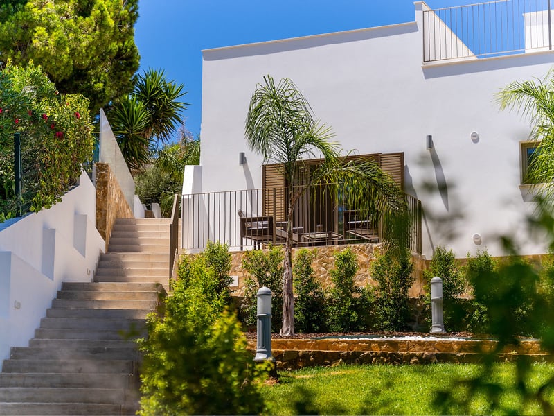 5 Bed Villa in Portugal or 1 Million Quid