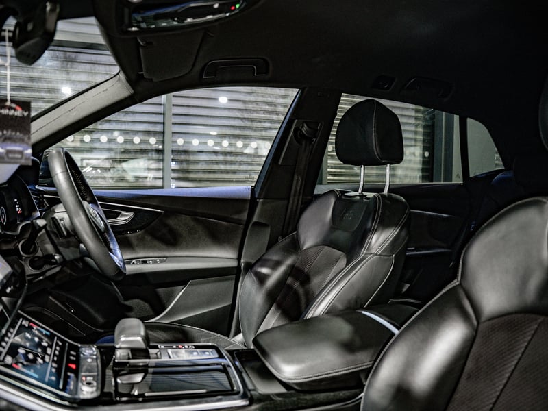 Audi Q8 50 TDI Quattro S-Line OR £30,000