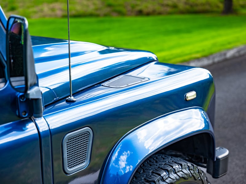 2007 Land Rover Defender or £15,000