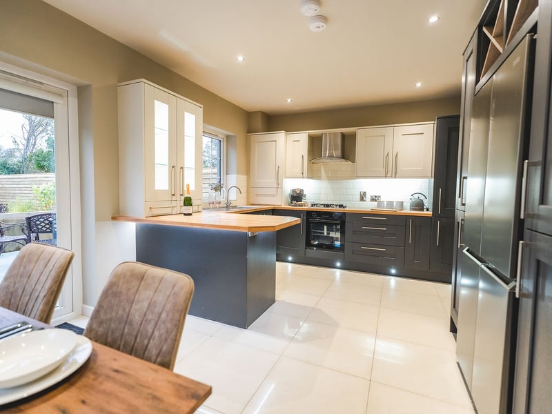 3 Bed Luxury House OR £200,000