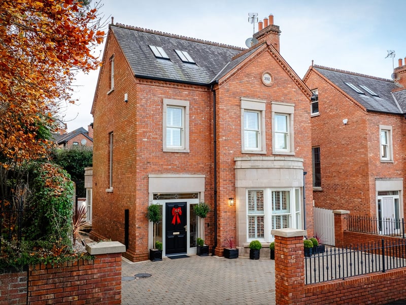 5 Bed House in Malone Rd Belfast OR £500,000