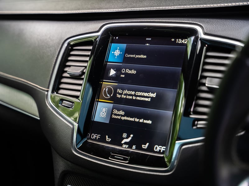 Volvo XC90 B5 R-Design OR £25,000