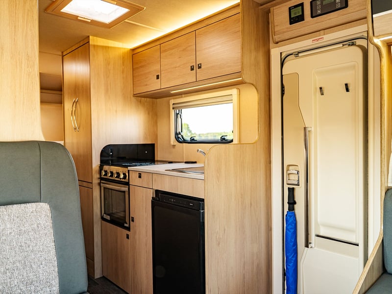 6 Berth Auto-Trail Expedition C73 OR £45,000