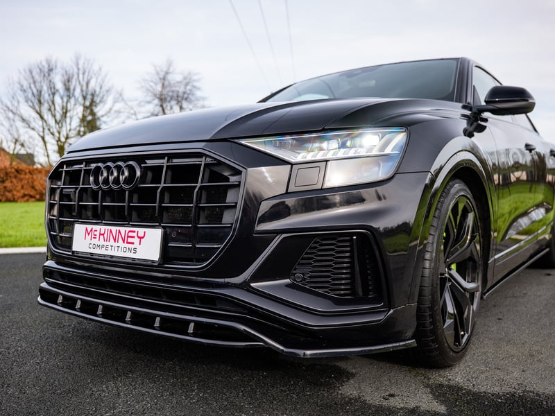 Black Audi Q8 50 TDI Quattro or £30,000
