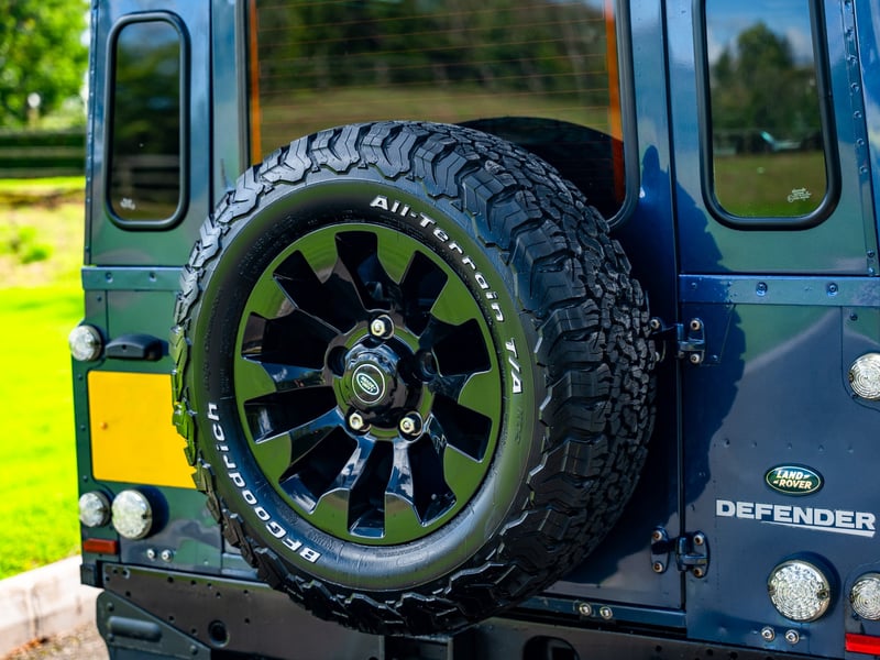 2007 Land Rover Defender or £15,000