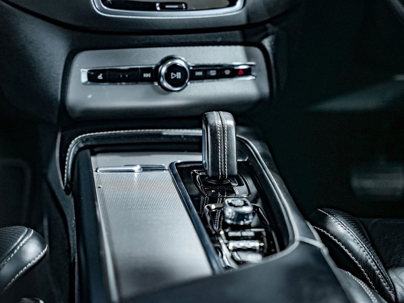 Volvo XC90 R-Design OR £25,000