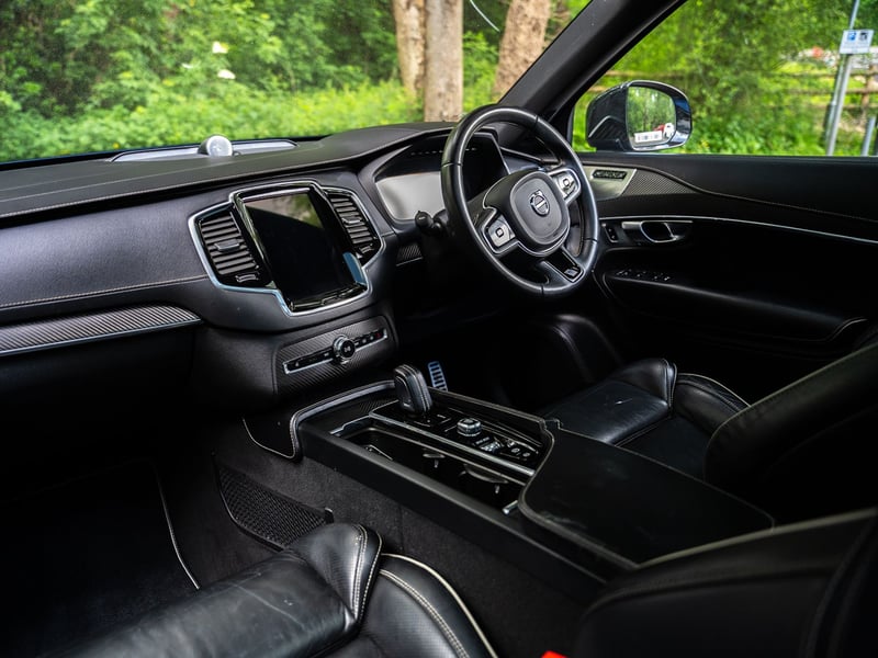 Volvo XC90 B5 R-Design OR £25,000