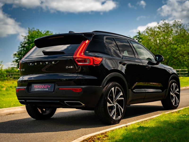 Volvo XC40 D4 R-Design Pro OR £15,000
