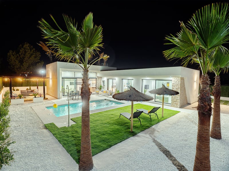 £300k Villa + £30k - Saturday Night Special!