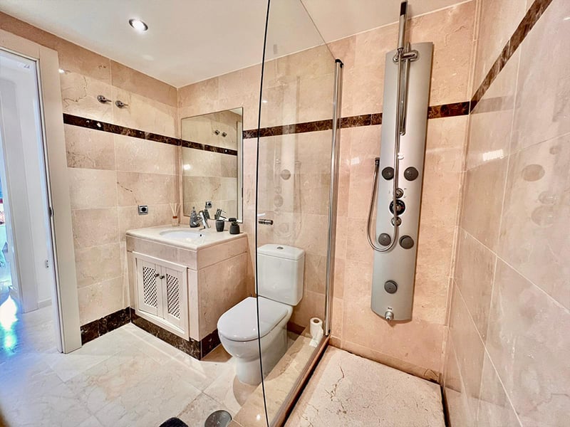 2 Bed Luxury Apartment in Spain or Â£200K 