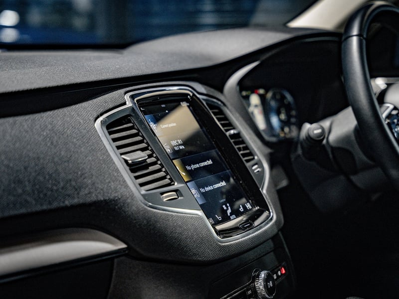 2021 Volvo XC90 Momentum or £25,000