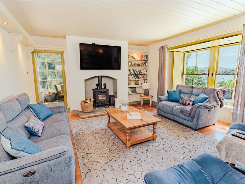 5 Bedroom Lakeside Home in Donegal OR £500,000