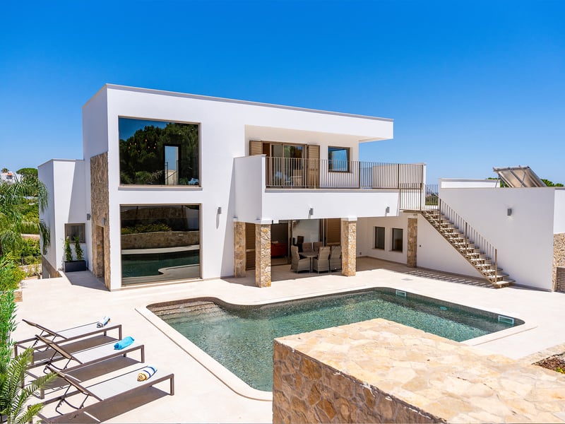 5 Bed Villa in Portugal or 1 Million Quid