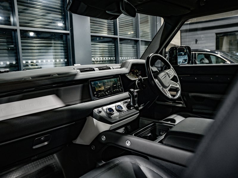 2023 Land Rover Defender OR £40,000