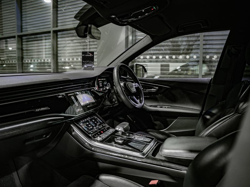 Audi Q8 50 TDI Quattro S-Line OR £30,000
