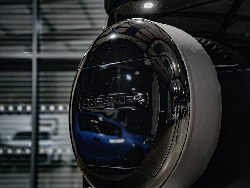 2023 Land Rover Defender OR £40,000