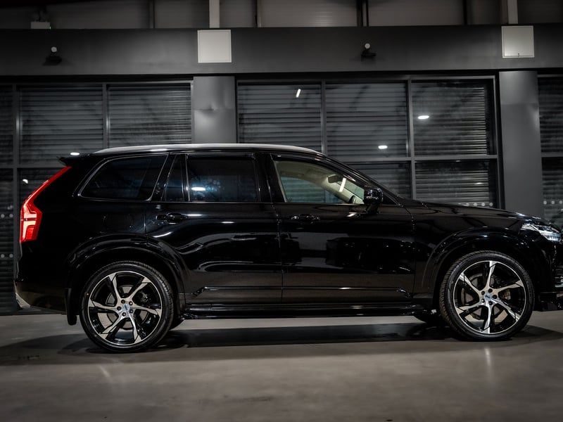 2021 Volvo XC90 Momentum or £25,000