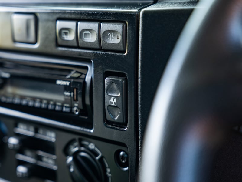 2007 Land Rover Defender or £15,000