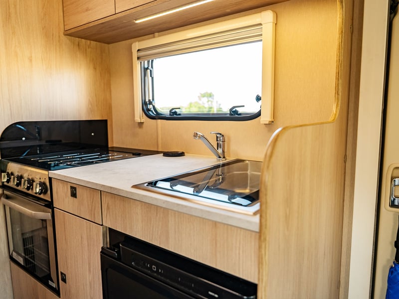 6 Berth Auto-Trail Expedition C73 OR £45,000