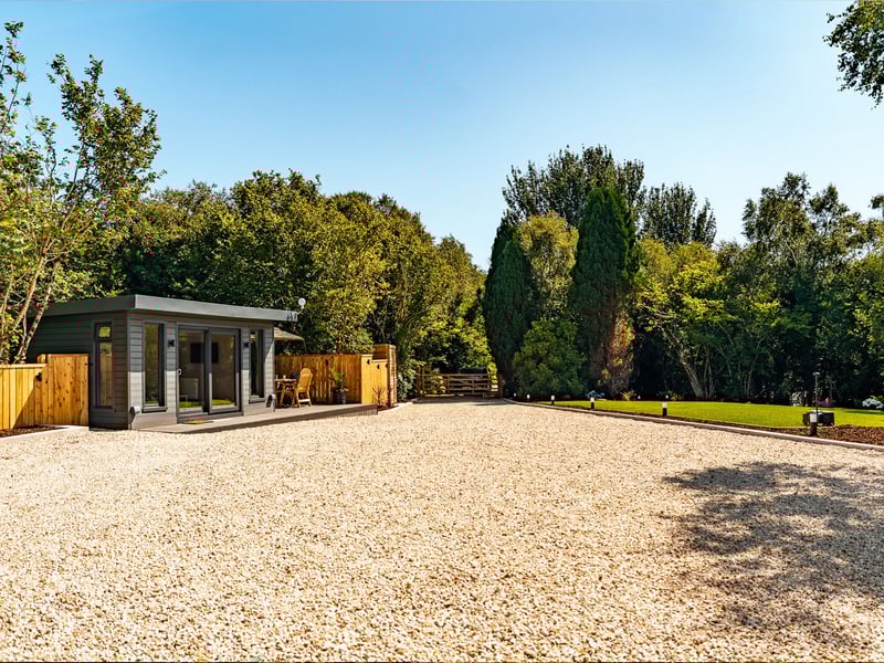 5 Bedroom Lakeside Home in Donegal OR £500,000