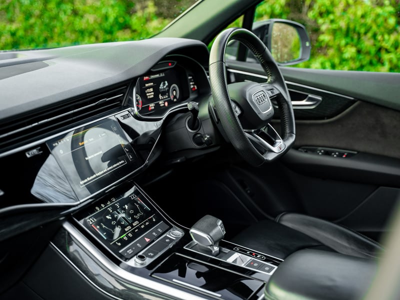 Black Edition Audi Q7 or £25,000