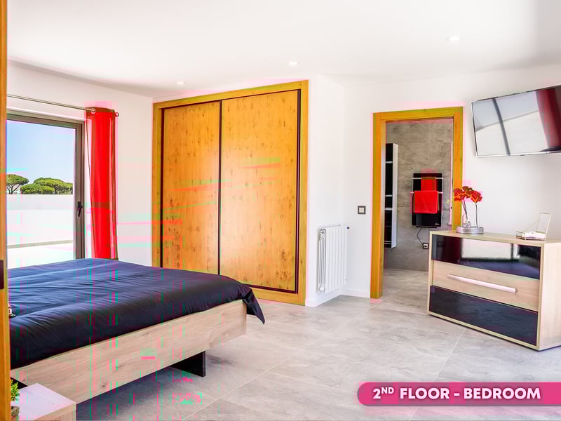 5 Bed Villa in Portugal or 1 Million Quid