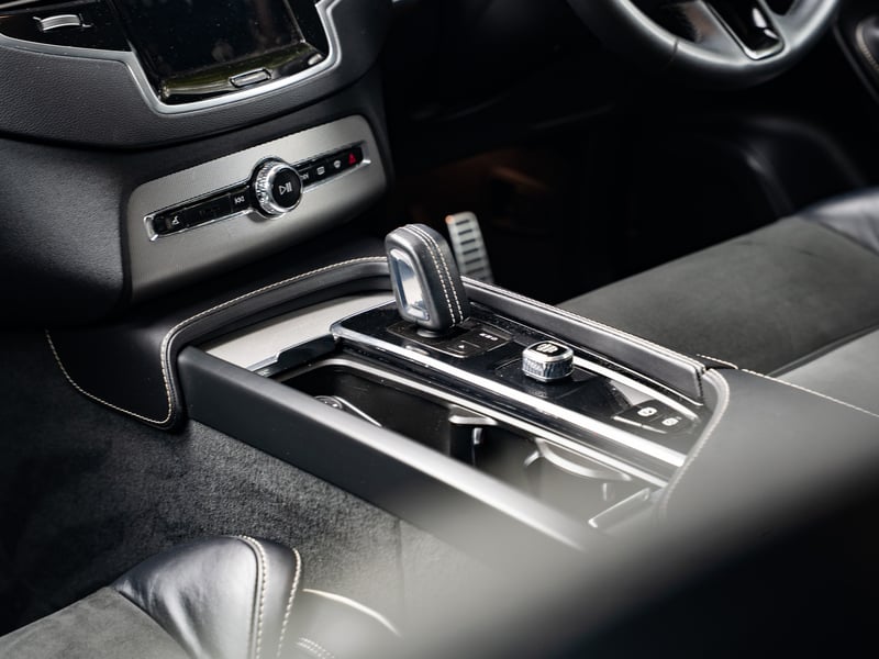 2021 Volvo XC90 B5 R-Design Pro OR £25,000