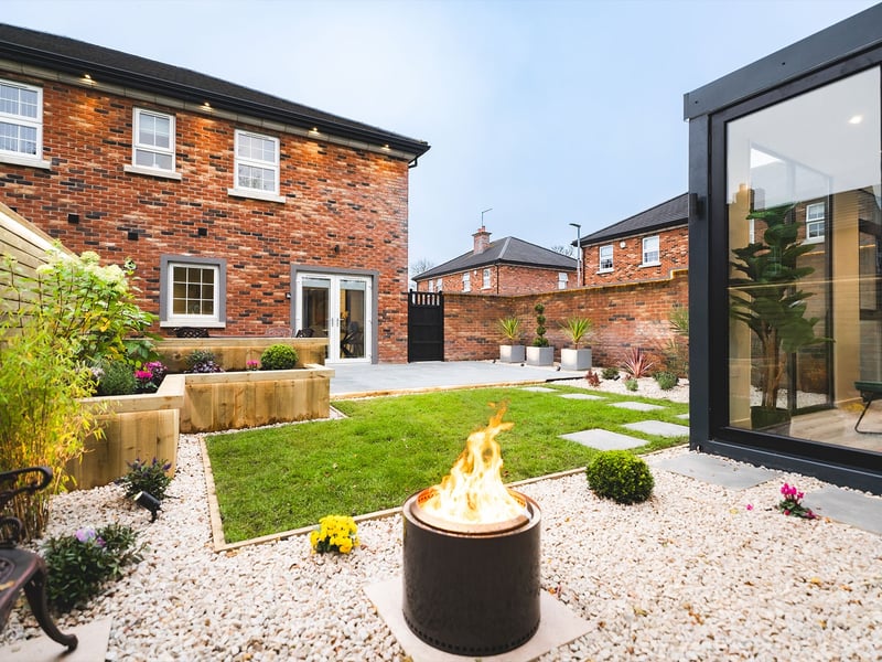 3 Bed Luxury House OR £200,000