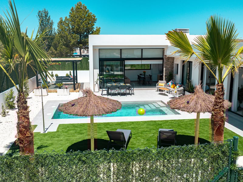 £300k Villa + £30k - Saturday Night Special!