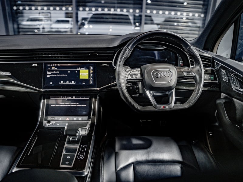 Audi Q7 S-Line Quattro OR £30,000