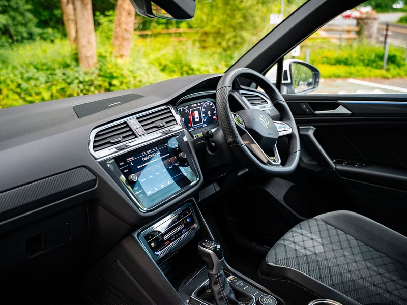 2021 VW Tiguan R-Line TDI 4MOTION OR £20,000