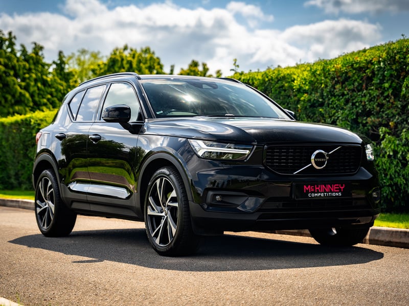 Volvo XC40 D4 R-Design Pro OR £15,000