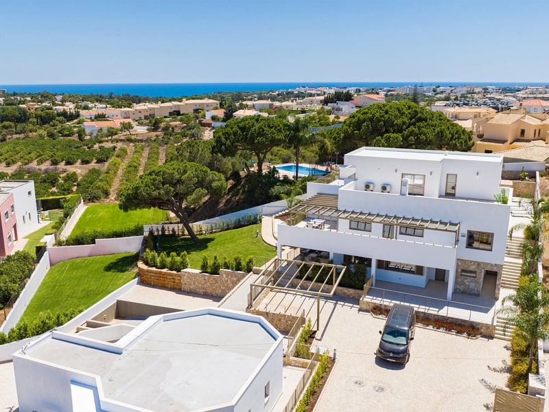 5 Bed Villa in Portugal or 1 Million Quid