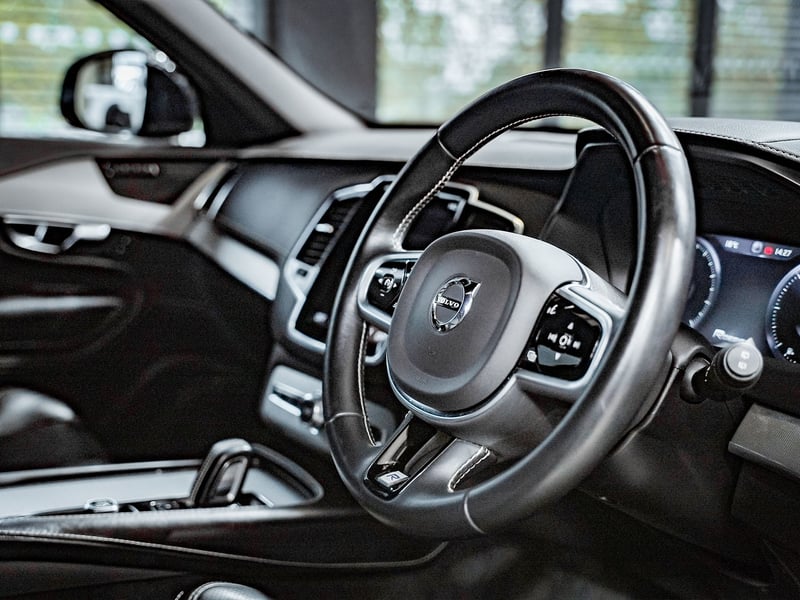 Volvo XC90 R-Design OR £25,000