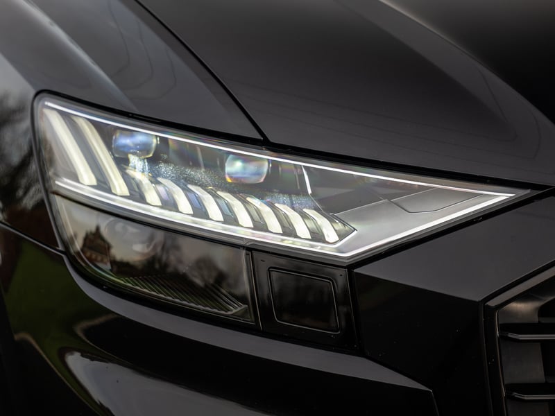 Black Audi Q8 50 TDI Quattro or £30,000