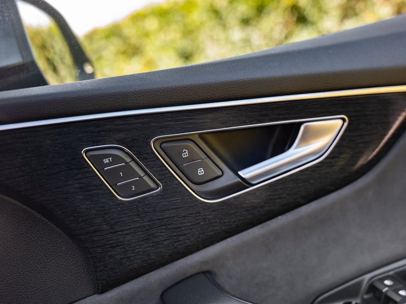 Audi Q8 50 TDI Quattro S-Line OR £30,000