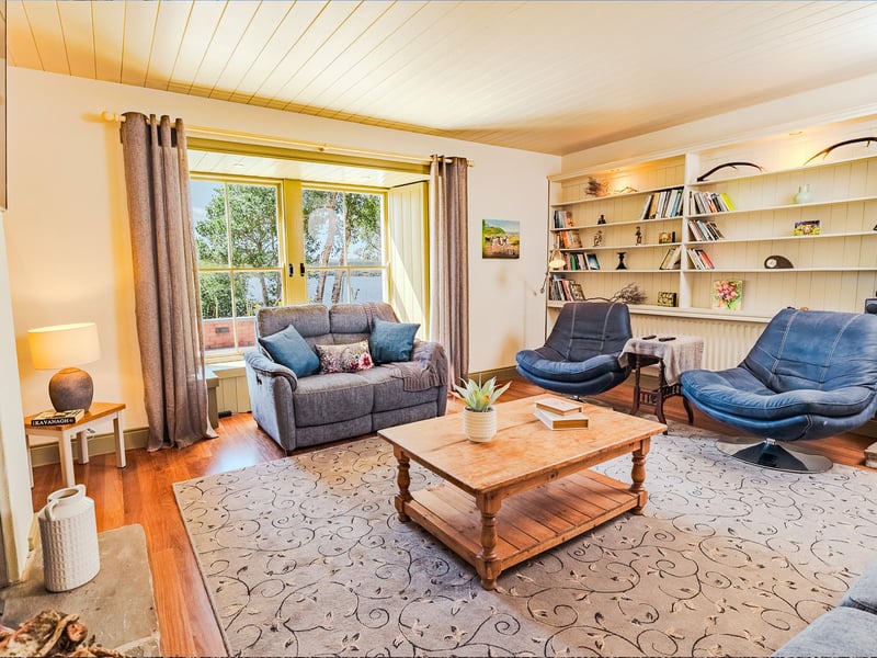 5 Bedroom Lakeside Home in Donegal OR £500,000