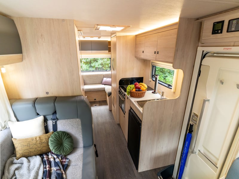 6 Berth Auto-Trail Expedition C72 OR £45,000