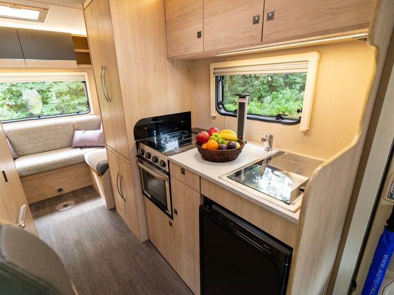 6 Berth Auto-Trail Expedition C72 OR £45,000